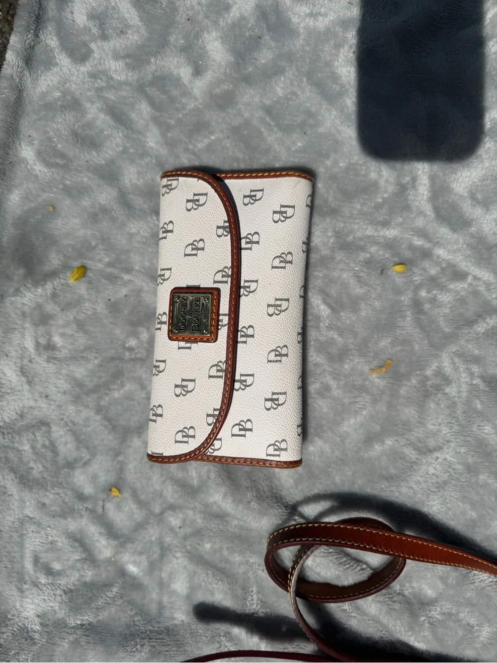 Dooney & Bourke Cream Signature Logo Greta continent Wallet & bags - Picture 4 of 12